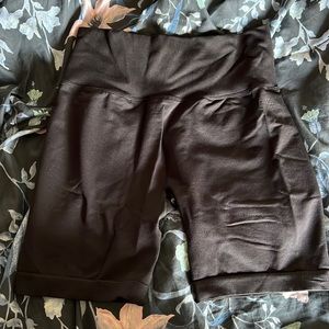 ✨ Pursue Fitness x Hopescope ✨ Collaboration Shorts - SIZE LARGE - Black